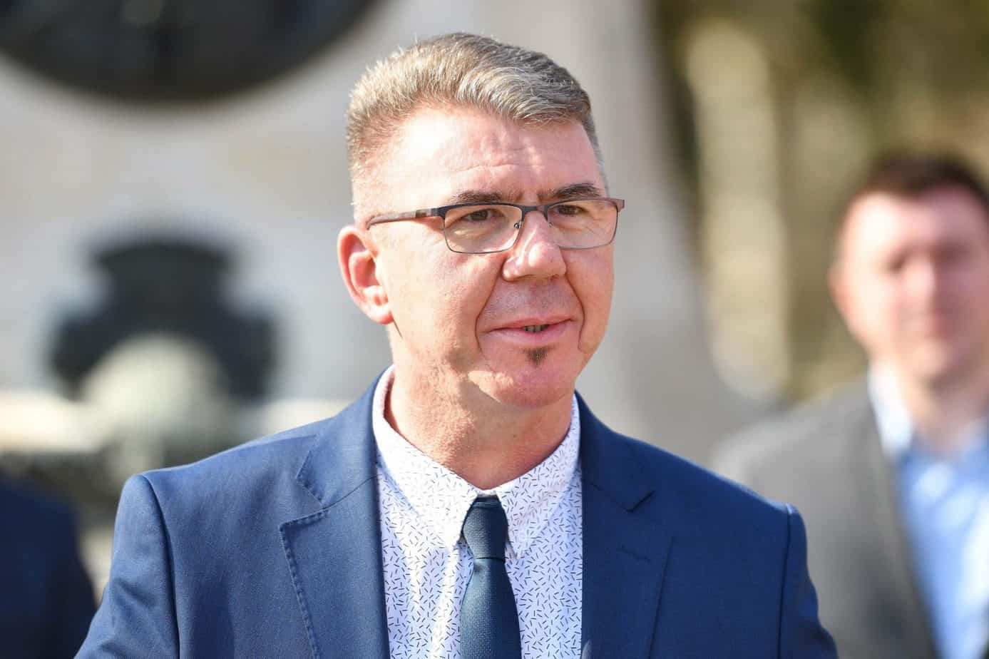 Na aktualnom satu otvorena problematika mobilnog interneta, odbacivanja otpada u šume i sigurnosti prometa Na aktualnom satu otvorena problematika mobilnog interneta, odbacivanja otpada u šume i sigurnosti prometa