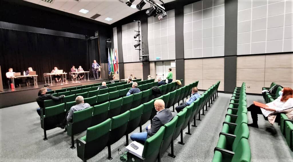 SJEDNICA Vijećnika Andriju Tekelija zanima zašto se stalo sa sanacijom u Ulici Slatine SJEDNICA Vijećnika Andriju Tekelija zanima zašto se stalo sa sanacijom u Ulici Slatine