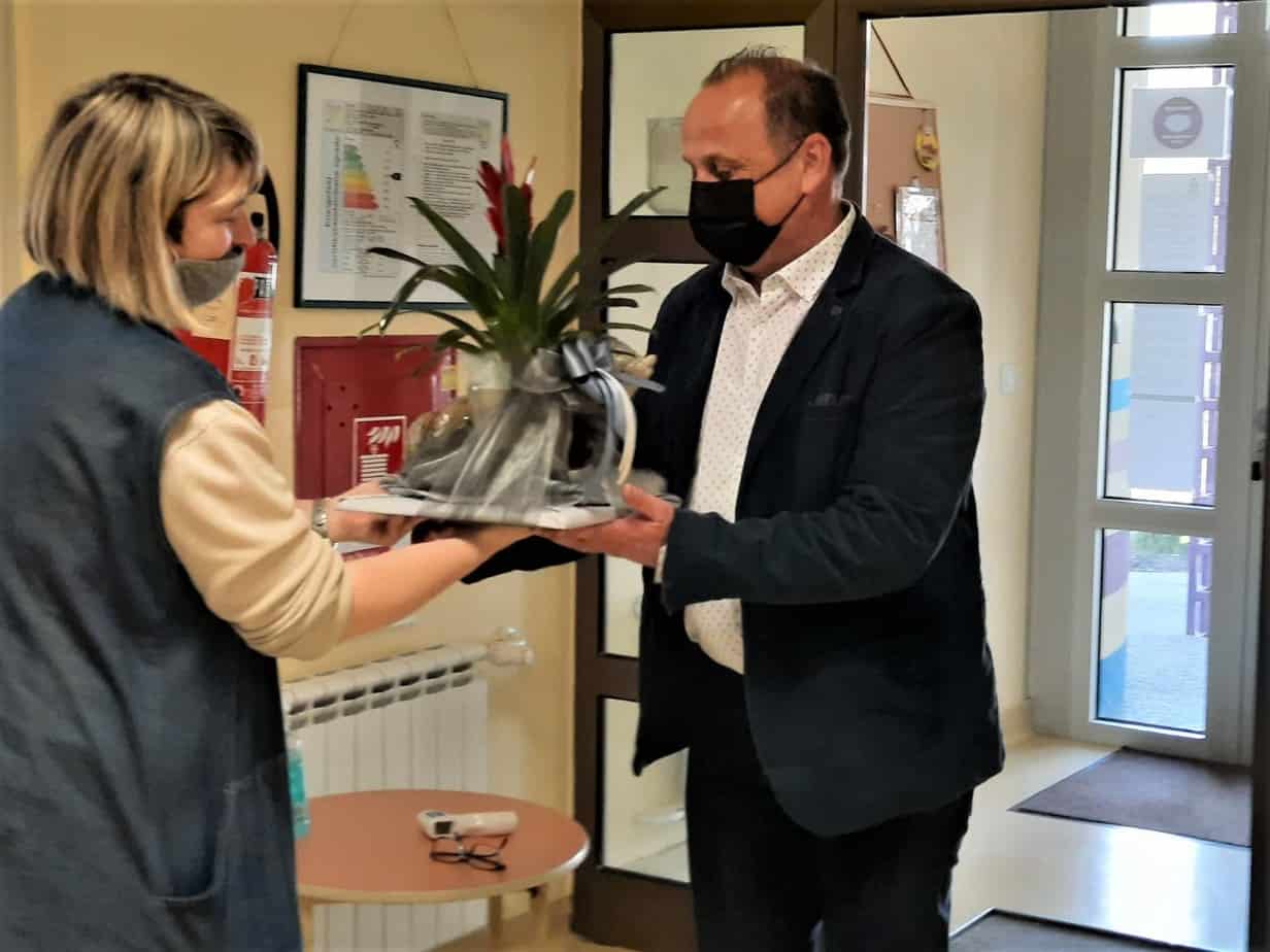 Zašto su zaposlenici Dječjeg vrtića Zvončić rasplakali načelnika Darka Daniu? Zašto su zaposlenici Dječjeg vrtića Zvončić rasplakali načelnika Darka Daniu?