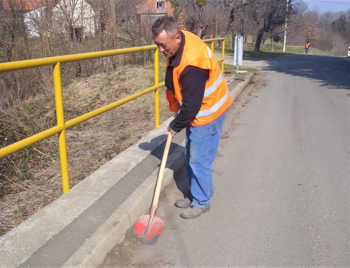 PLEŠKOVEC: Čišćenjem cesta do veće sigurnosti! PLEŠKOVEC: Čišćenjem cesta do veće sigurnosti!