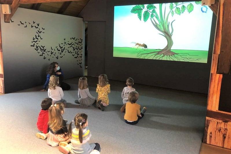 U CENTRU MED DVEMI VODAMI: “Plava krila u leptira” U CENTRU MED DVEMI VODAMI: “Plava krila u leptira”