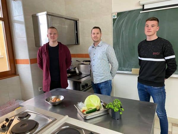 Kuharski dragulji pripremaju se na natjecanje “Biser mora” na Braču Kuharski dragulji pripremaju se na natjecanje “Biser mora” na Braču