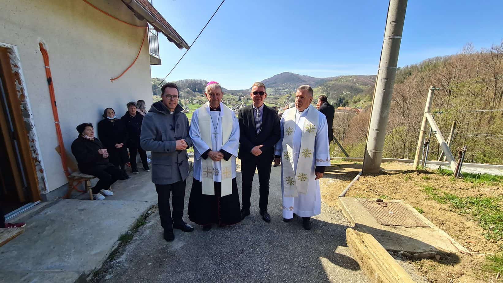 Gradonačelnik Dražen Srpak u posjeti bivšem župniku Tomislavu Antekoloviću Gradonačelnik Dražen Srpak u posjeti bivšem župniku Tomislavu Antekoloviću