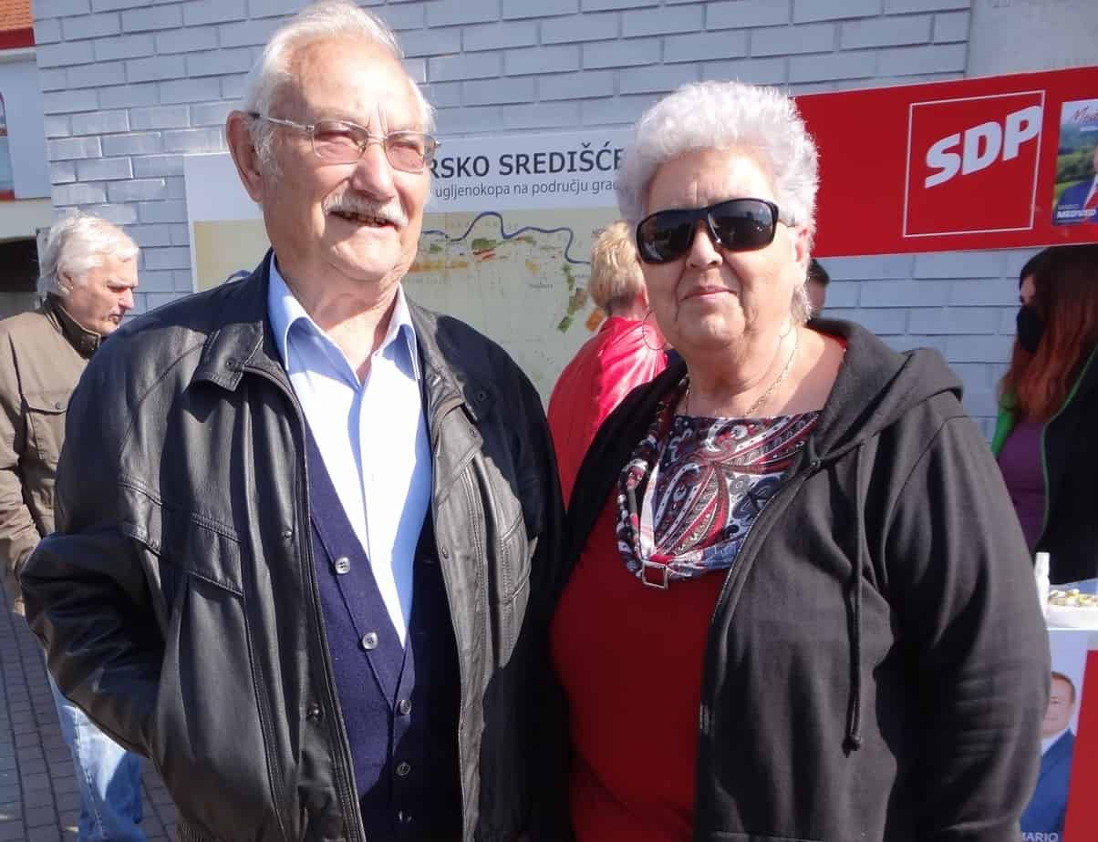 Štand na kojem vrijedi pozdrav „zdravo” Štand na kojem vrijedi pozdrav „zdravo”