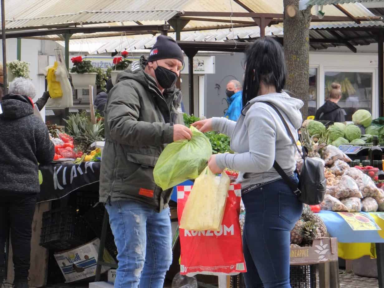 Žene kupuju, muškarci tegle vrećice…! Žene kupuju, muškarci tegle vrećice…!