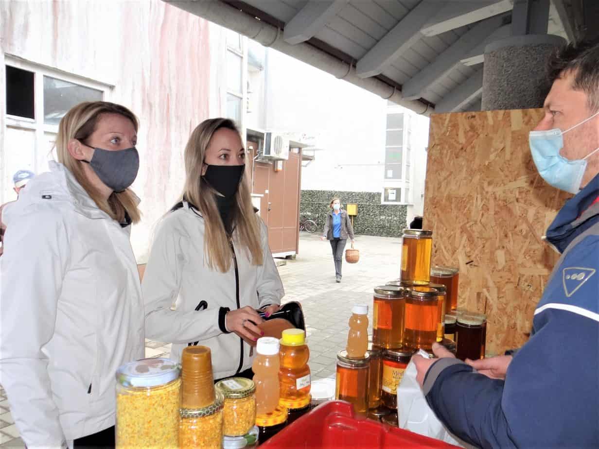 Nataša i Mojca iz Ljubljane dolaze po najbolji med na svijetu! Nataša i Mojca iz Ljubljane dolaze po najbolji med na svijetu!