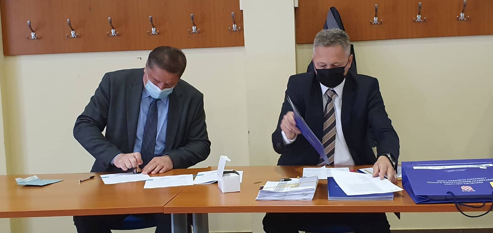 IMG-potpisivanje ugovaora - min. reg. razvoja 2
