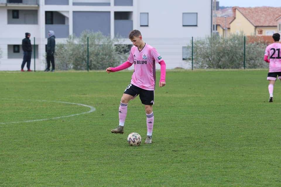 Lovro Zvonarek postao najmlađi debitant u povijesti Slaven Belupa Lovro Zvonarek postao najmlađi debitant u povijesti Slaven Belupa