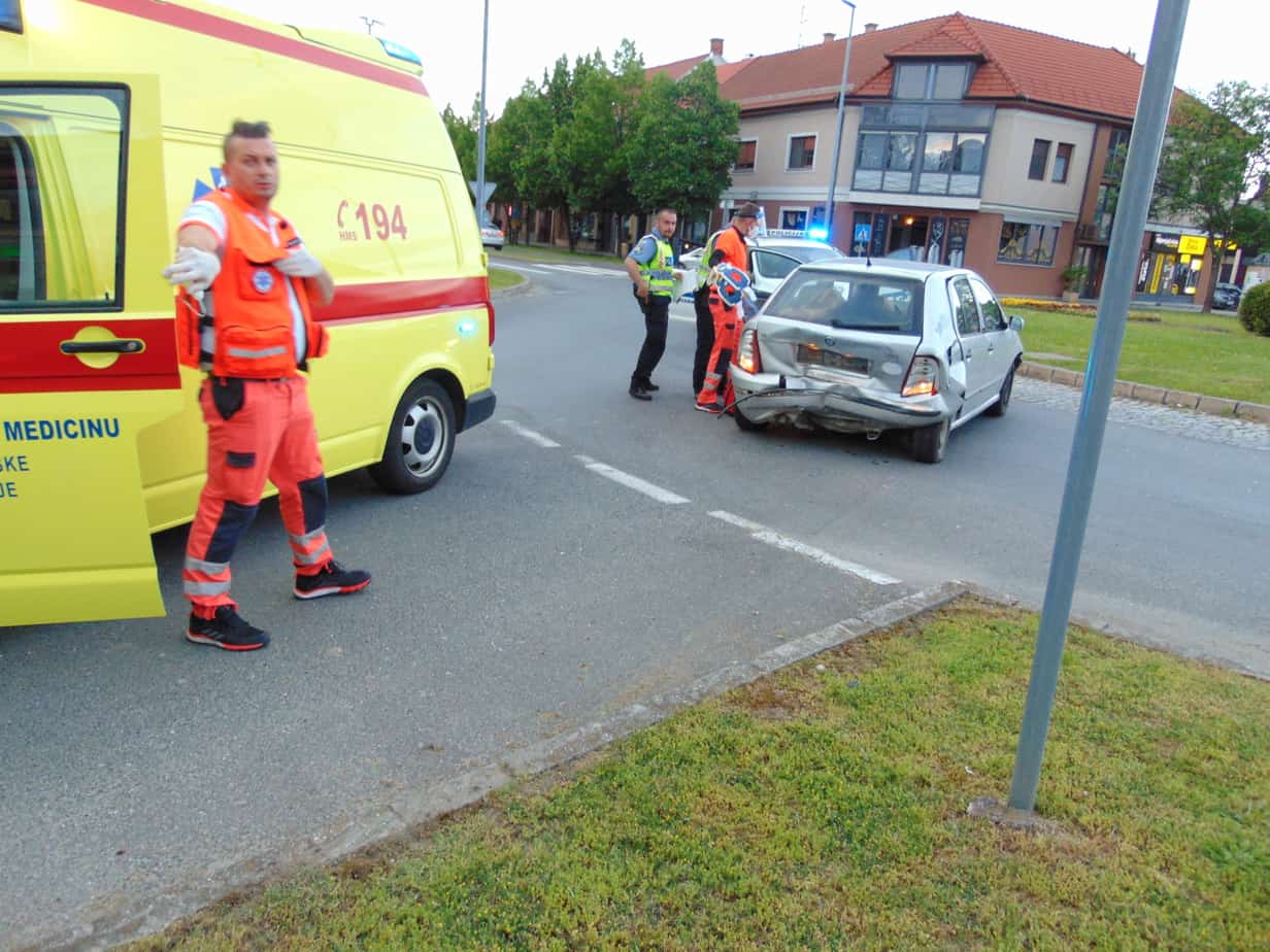 Promet kroz rotor kod “Kišovice” teče otežano – u lančanom sudaru tri automobila ima i ozlijeđenih! Promet kroz rotor kod “Kišovice” teče otežano – u lančanom sudaru tri automobila ima i ozlijeđenih!