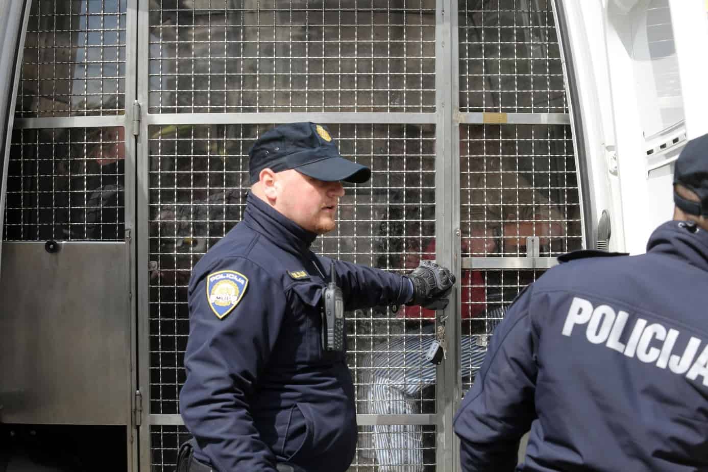 ‘Strastveni’ navijači privedeni: Jedan nasrnuo i na policiju Goran Kovacic/PIXSELL