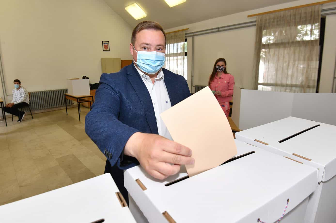 Danas odlučujemo kako ćemo sljedeće 4 godine živjeti u svojoj općini, gradu i županiji Danas odlučujemo kako ćemo sljedeće 4 godine živjeti u svojoj općini, gradu i županiji