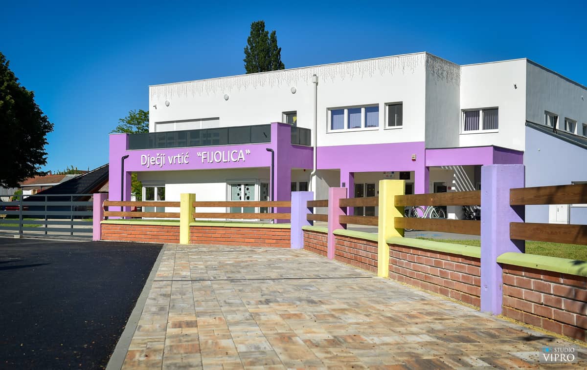 Završeni radovi na uređenju parkirališta ispred Dječjeg vrtića Fijolica Prelog Završeni radovi na uređenju parkirališta ispred Dječjeg vrtića Fijolica Prelog