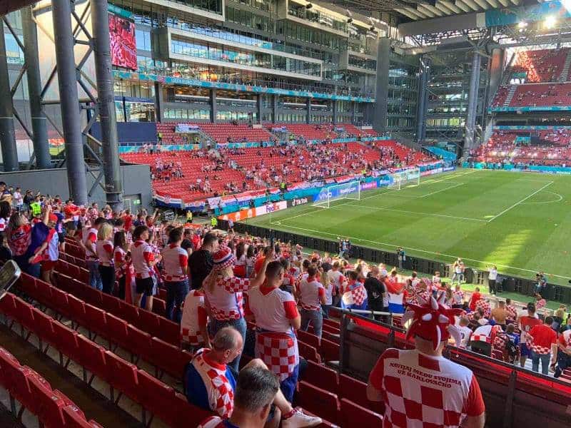 (VIDEO/FOTO) Na Parkenu se ori pjesma hrvatskih navijača kao usred Zagreba (VIDEO/FOTO) Na Parkenu se ori pjesma hrvatskih navijača kao usred Zagreba