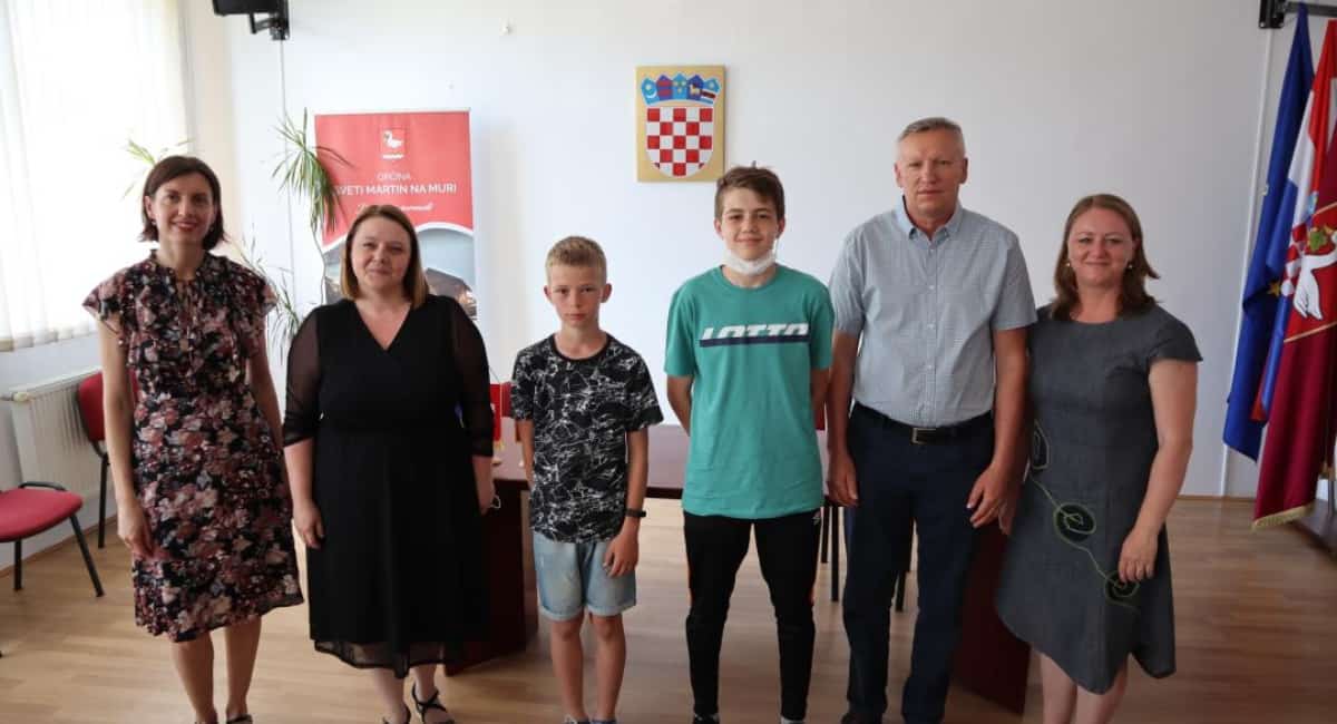 OŠ SVETI MARTIN NA MURI Učenici i mentorice sudionici državnih natjecanja na prijemu kod načelnika OŠ SVETI MARTIN NA MURI Učenici i mentorice sudionici državnih natjecanja na prijemu kod načelnika
