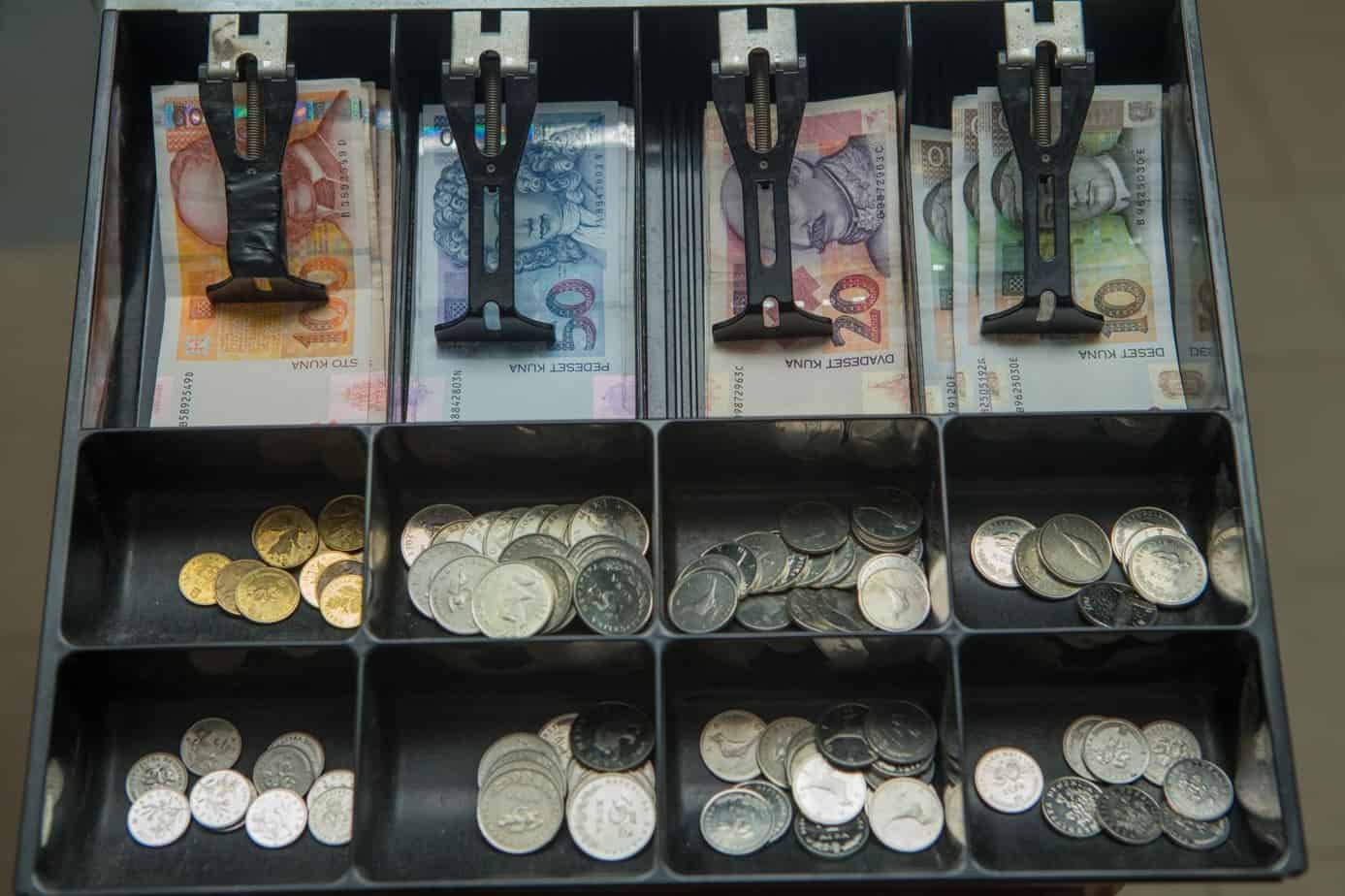 Žena (33) iz ugostiteljskog objekta pokušala ukrasti novac, ali su je spriječili građani i konobarica Dubravka Petric/PIXSELL