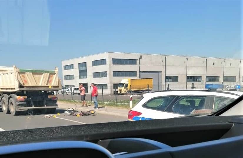 TEŠKA OZLJEDA Vozeći se teretnjakom nije poštovao prometna pravila, pa pokupio 67-godišnjeg biciklista TEŠKA OZLJEDA Vozeći se teretnjakom nije poštovao prometna pravila, pa pokupio 67-godišnjeg biciklista
