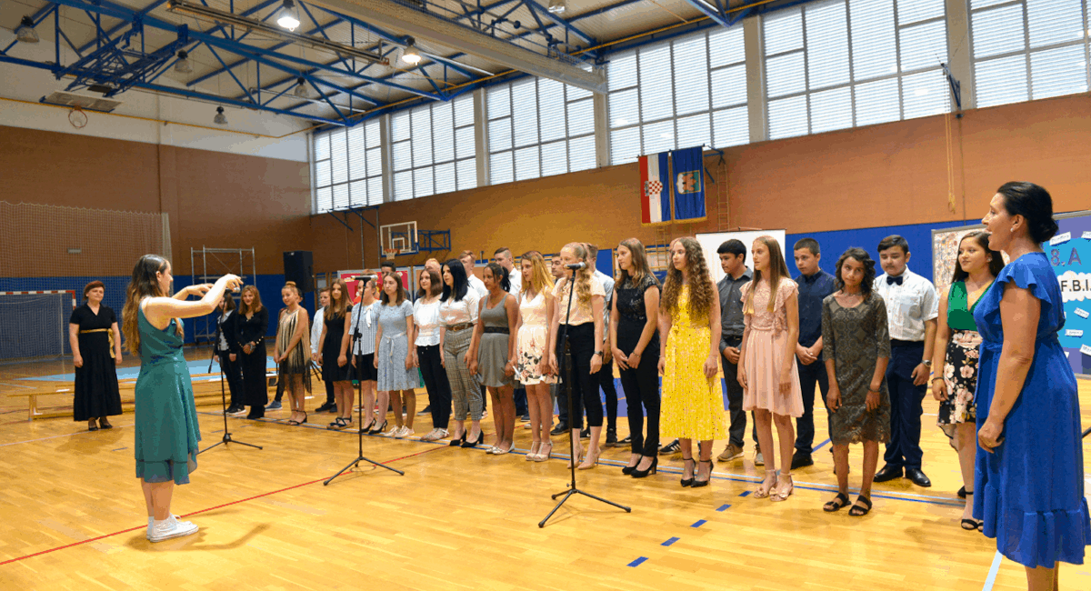 Pošteni i uzdignute glave hrabro kročite prema onome što će život staviti pred vas! Pošteni i uzdignute glave hrabro kročite prema onome što će život staviti pred vas!