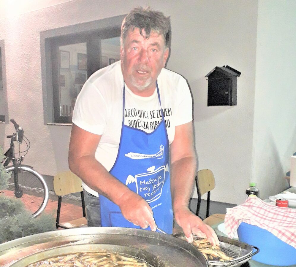 I nogomet je bolji uz ribice i langoše I nogomet je bolji uz ribice i langoše