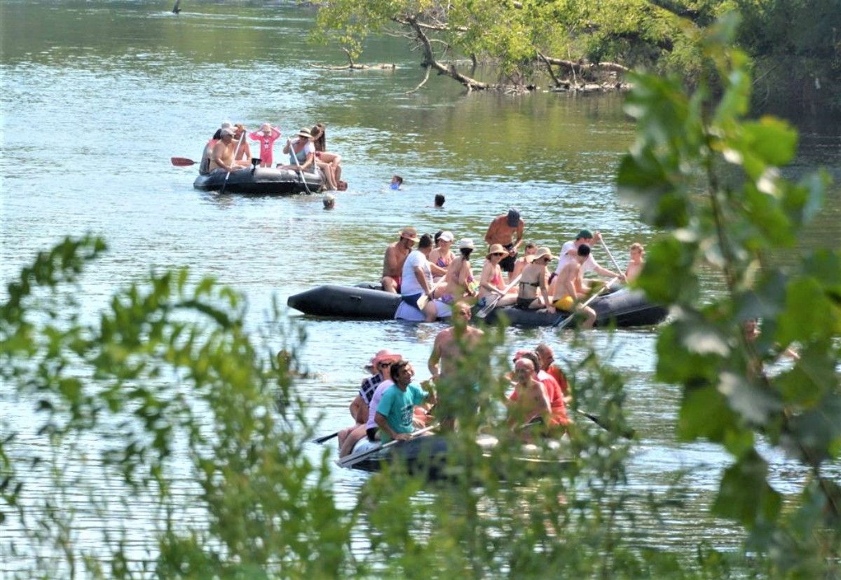 DONJA DUBRAVA: U četvrtak spust čamcima u čast Domovini! DONJA DUBRAVA: U četvrtak spust čamcima u čast Domovini!