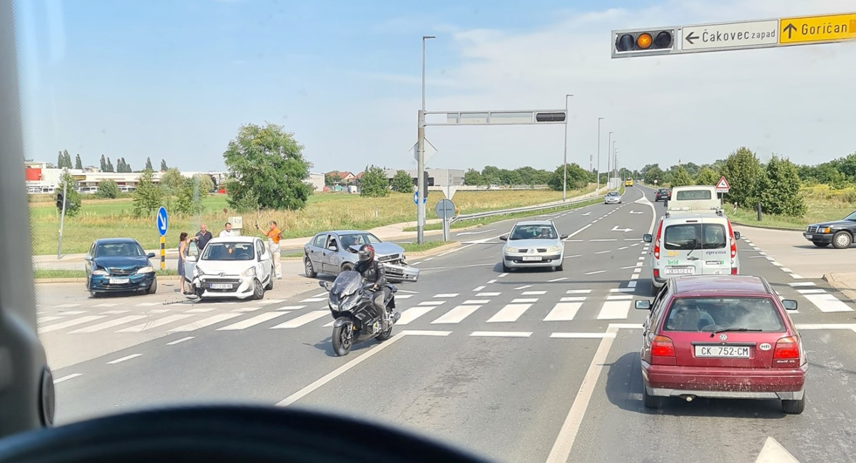 Jesu li pokvareni semafori krivi za trostruki sudar? Jesu li pokvareni semafori krivi za trostruki sudar?