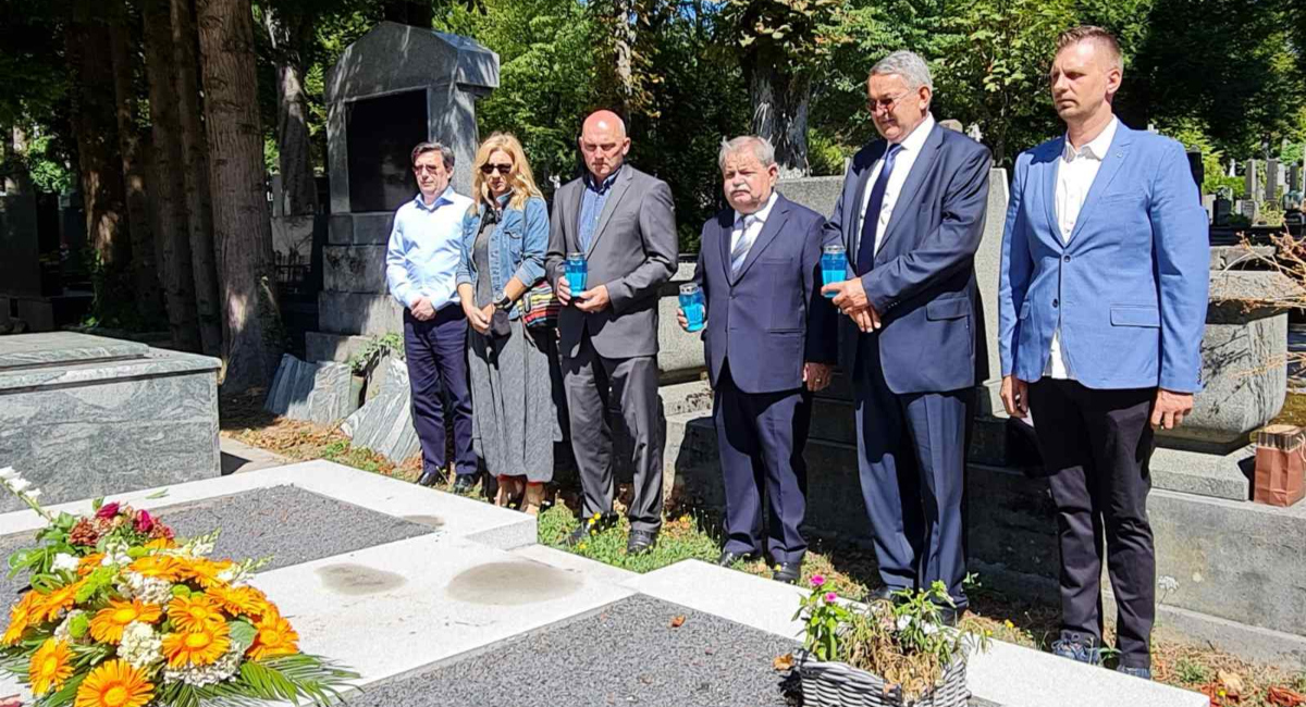 Bila je političarka ispred svog vremena i dokazala da politika može biti časna profesija! Bila je političarka ispred svog vremena i dokazala da politika može biti časna profesija!