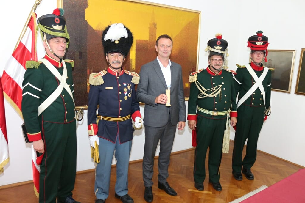 Gradonačelnik Varaždina primio članove povijesne postrojbe iz Ravensburga Gradonačelnik Varaždina primio članove povijesne postrojbe iz Ravensburga