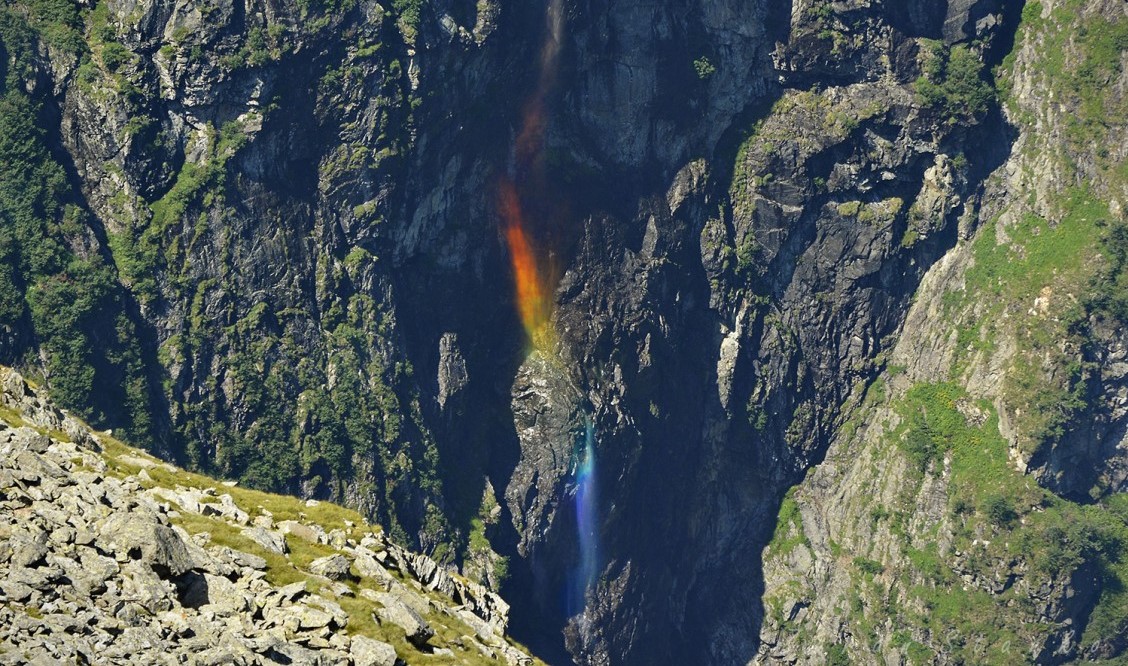 Ivanečki fotograf Zoran Stanko snimio rađanje duge Ivanečki fotograf Zoran Stanko snimio rađanje duge