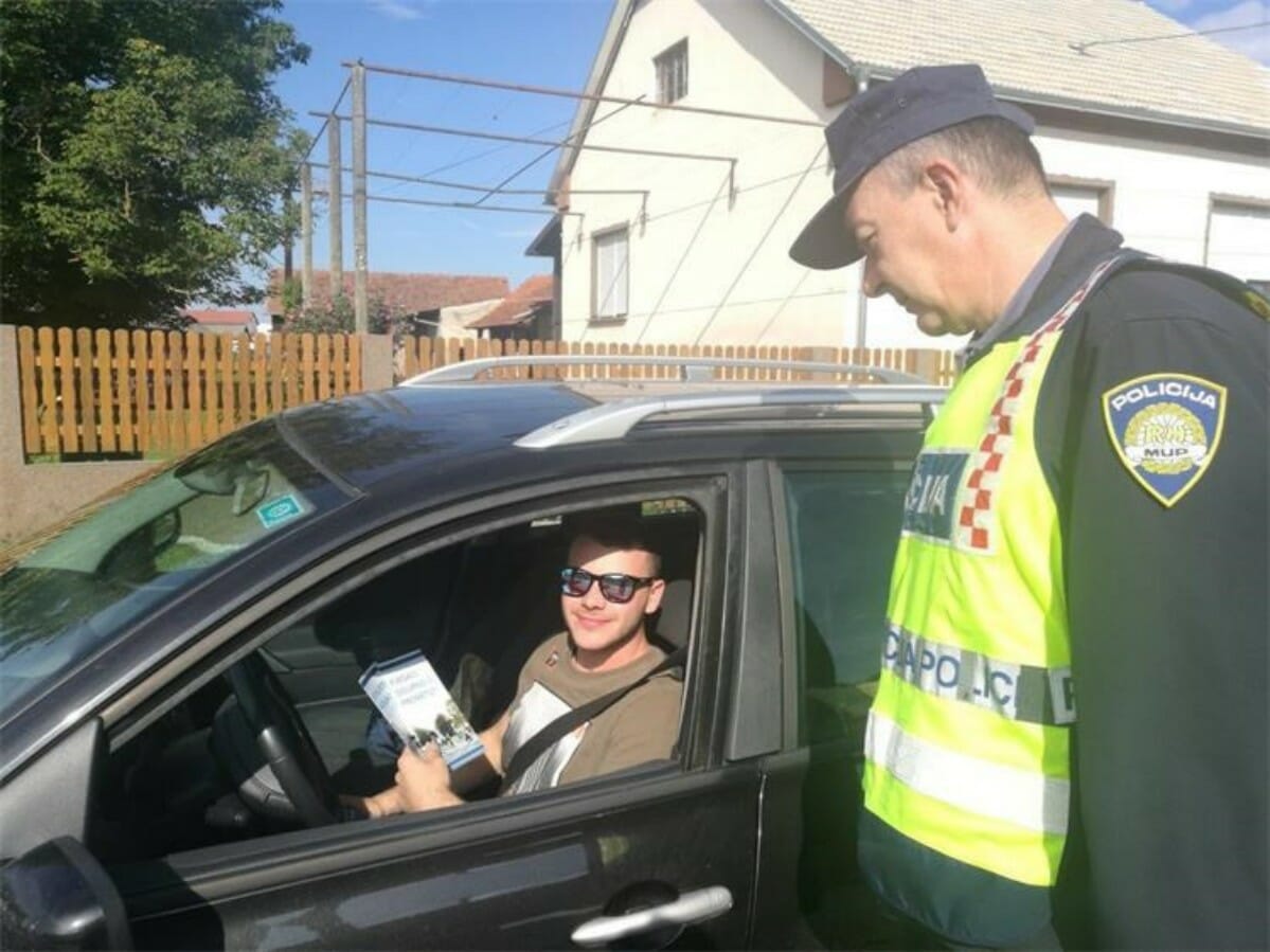 Mobilni preventivni centar policije u akciji Mobilni preventivni centar policije u akciji