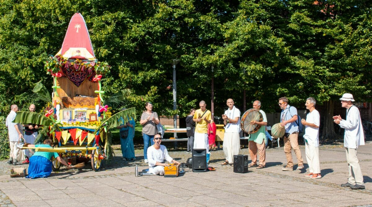 FOTO Prvi povijesni festival kočija ‘Ratha yatra’ privukao brojne znatiželjnike FOTO Prvi povijesni festival kočija ‘Ratha yatra’ privukao brojne znatiželjnike