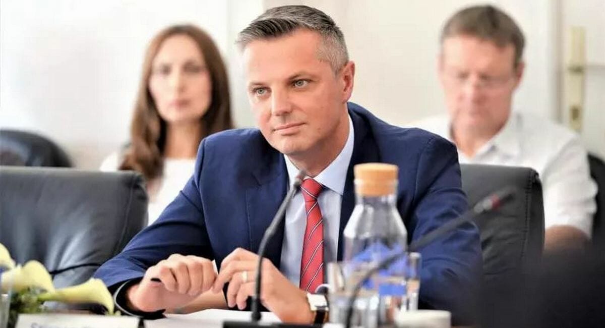 Uhićeno je 6 osoba, Stjepan Kovač šeće Čakovcem i ne zna o čemu se radi stjepan kovač