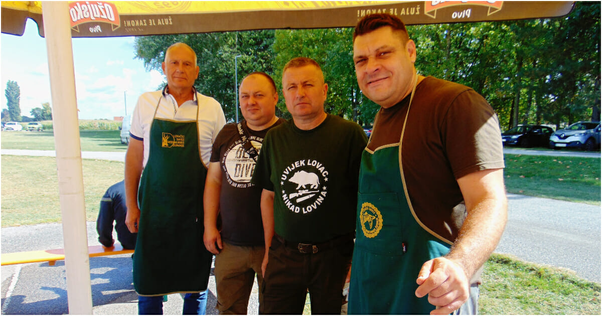 U našem lovačkom društvu imamo samo jednu ženu, lovkinju na koju smo izuzetno ponosni U našem lovačkom društvu imamo samo jednu ženu, lovkinju na koju smo izuzetno ponosni