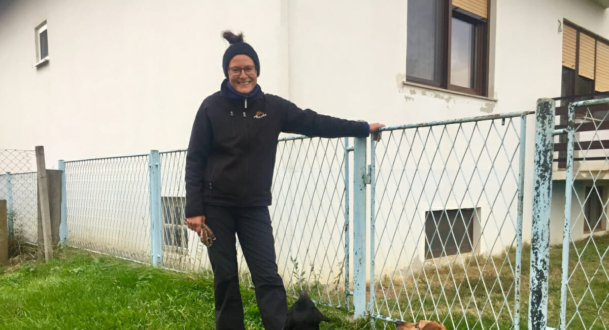 Izađem na zadnja vrata i već sam jednom nogom v kuruzi Izađem na zadnja vrata i već sam jednom nogom v kuruzi