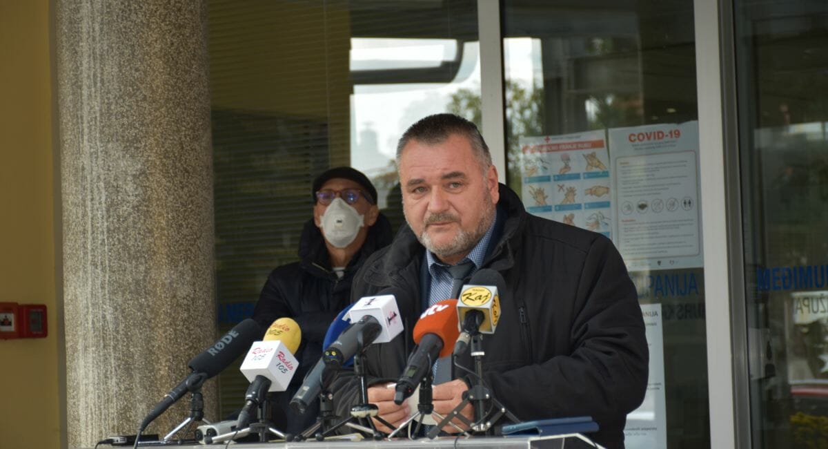 Sve administrativne informacije za COVID potvrde građani mogu dobiti na broj 113 Sve administrativne informacije za COVID potvrde građani mogu dobiti na broj 113