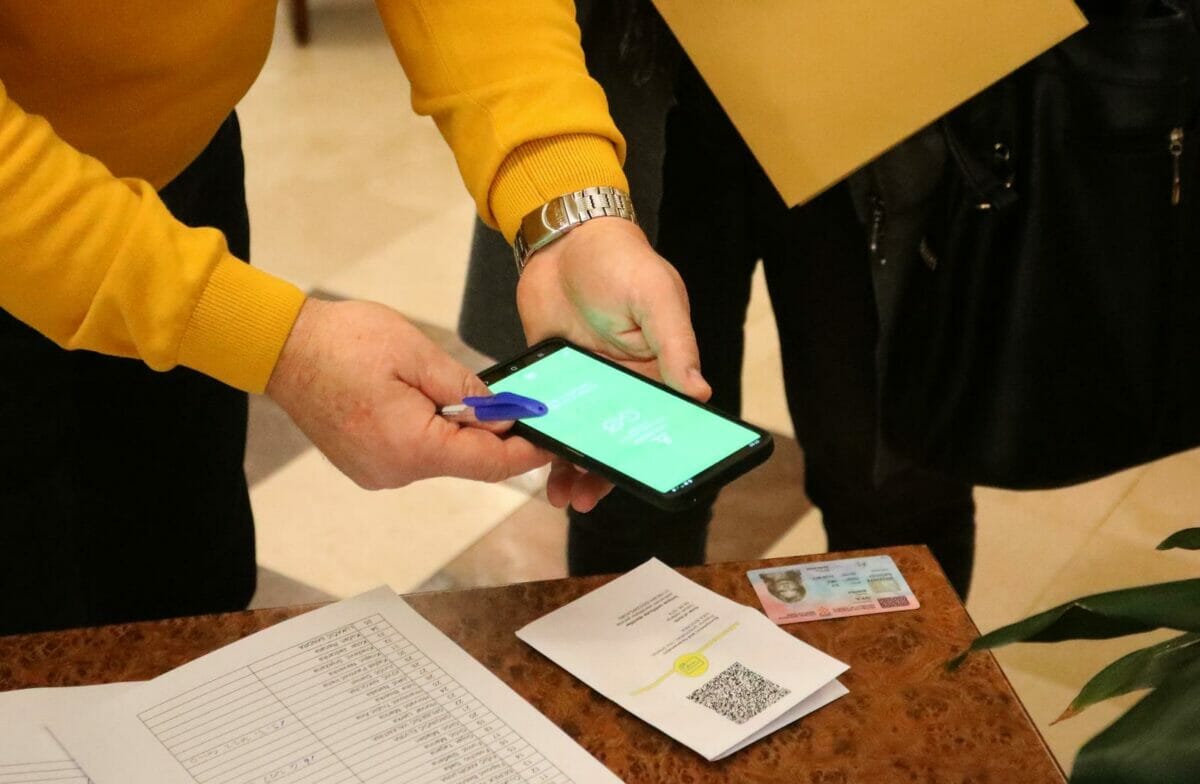 Provjera covid potvrda u Karlovcu Kristina Stedul Fabac/Pixsell