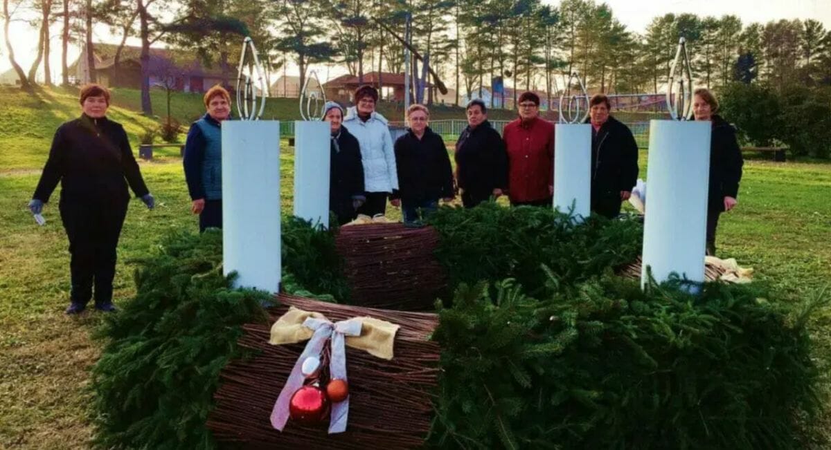 Udruga žena Slakovec poziva mještane na paljenje božićnog vijenca Udruga žena Slakovec poziva mještane na paljenje božićnog vijenca