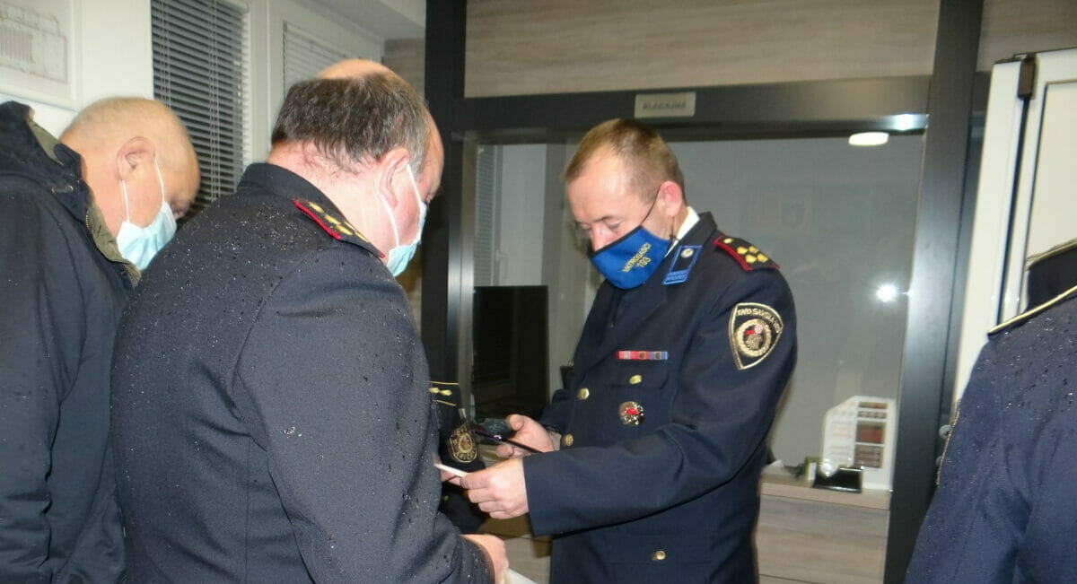 Tko će ako ne oni? Tko će ako ne oni?