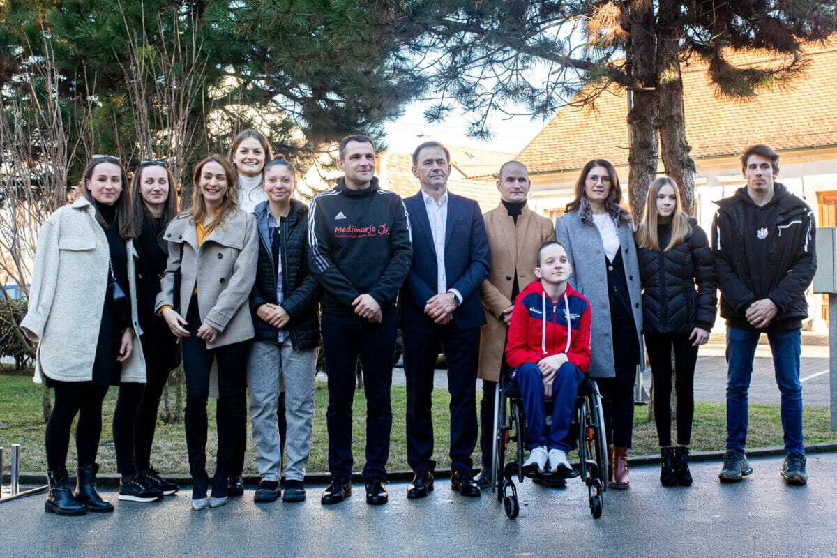 FOTO Podizanjem zastave međimurski sportaši i sportašice obilježili početak obnašanja titule FOTO Podizanjem zastave međimurski sportaši i sportašice obilježili početak obnašanja titule