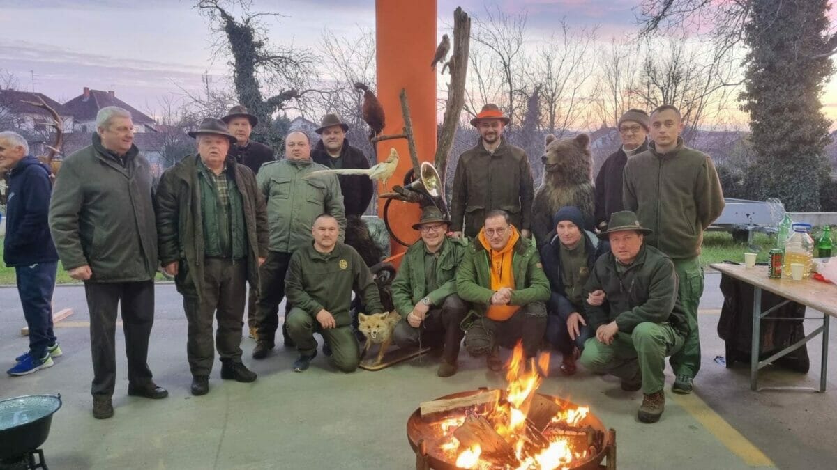 Naslušali se lovačkih priča Naslušali se lovačkih priča