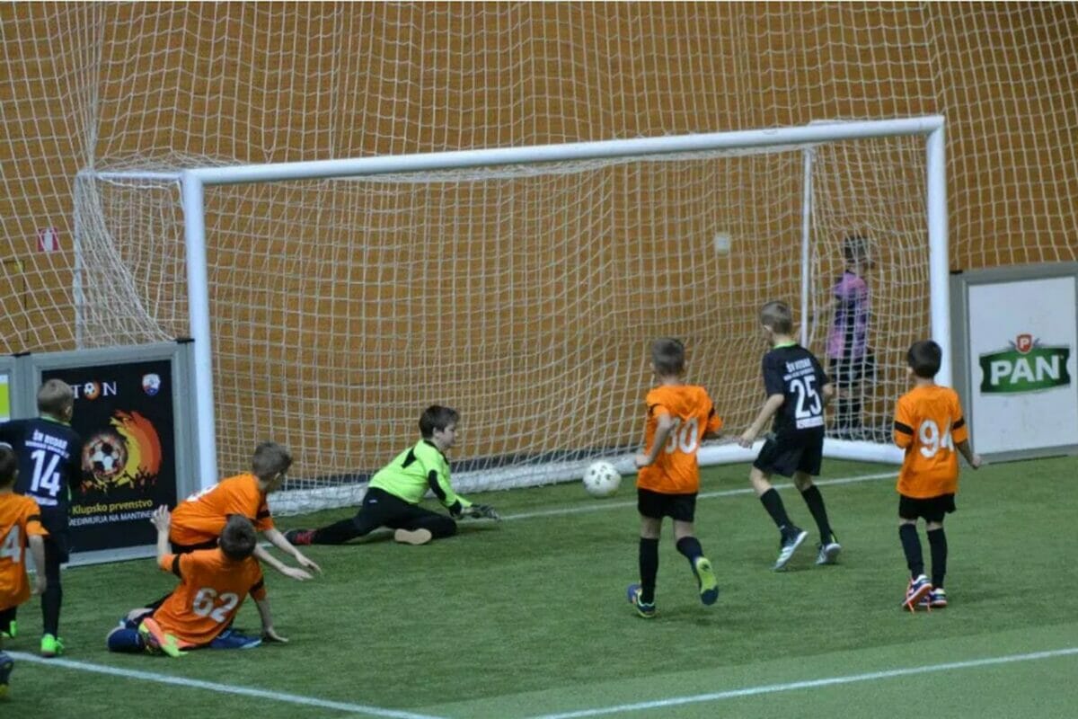 Napeto je bilo na trećem danu Aton limač kupa Napeto je bilo na trećem danu Aton limač kupa