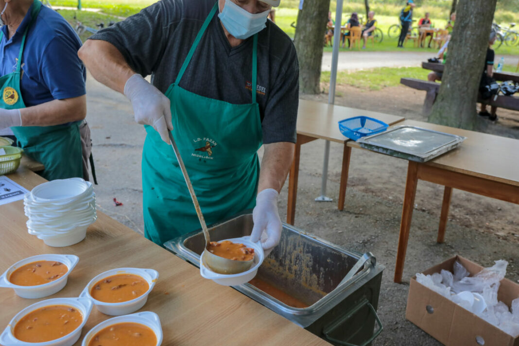Mursko Središće poziva sve na proslavu Praznika rada, kuhat će se 700 litara graha Mursko Središće poziva sve na proslavu Praznika rada, kuhat će se 700 litara graha