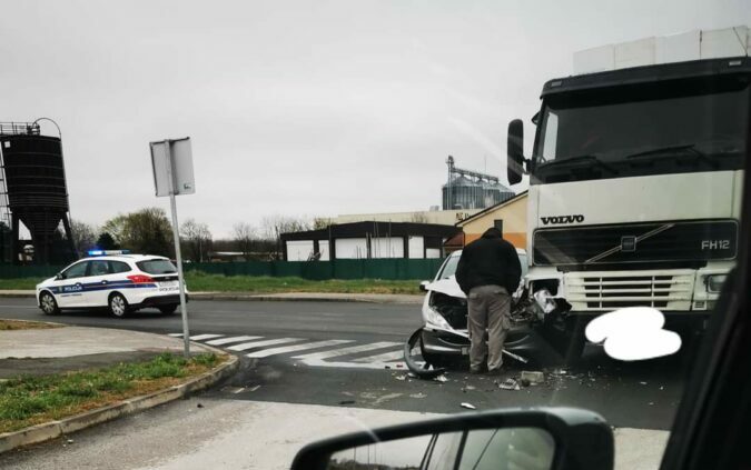 Kod popularne trgovine u Čakovcu došlo je do prometne nesreće Kod popularne trgovine u Čakovcu došlo je do prometne nesreće