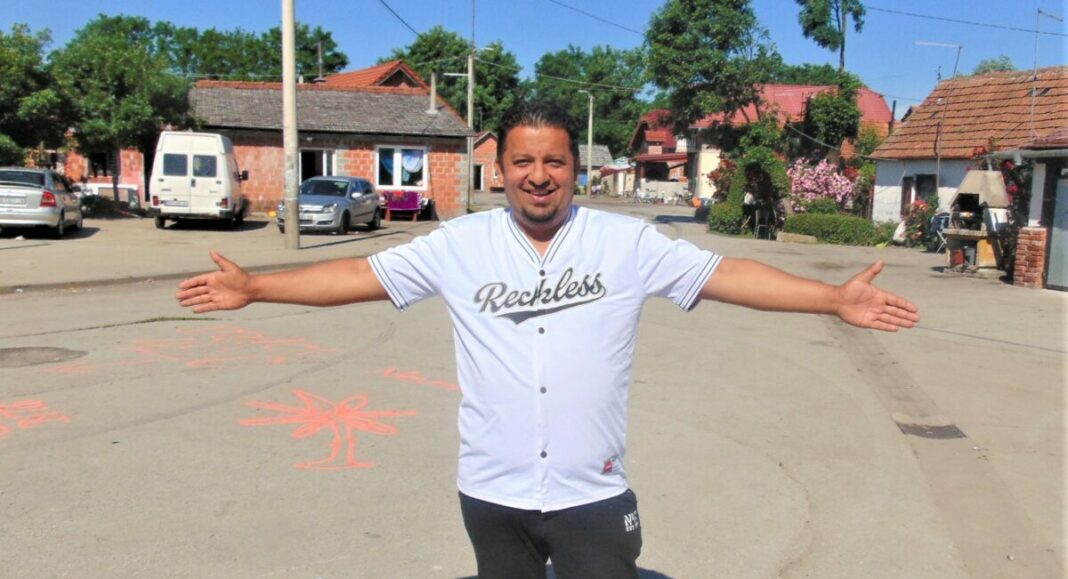 Kad podijele romsku zajednicu, onda im cvate šverc duhanom, dilanje narkoticima i lihvarenje! Kad podijele romsku zajednicu, onda im cvate šverc duhanom, dilanje narkoticima i lihvarenje!