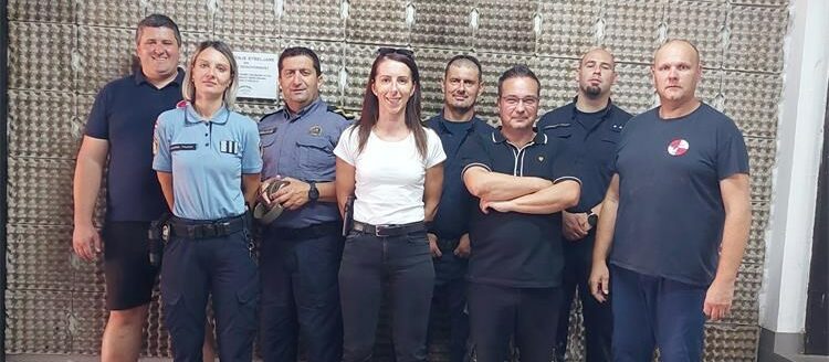 Majstorski pokazali kako se gađa iz pištolja Majstorski pokazali kako se gađa iz pištolja