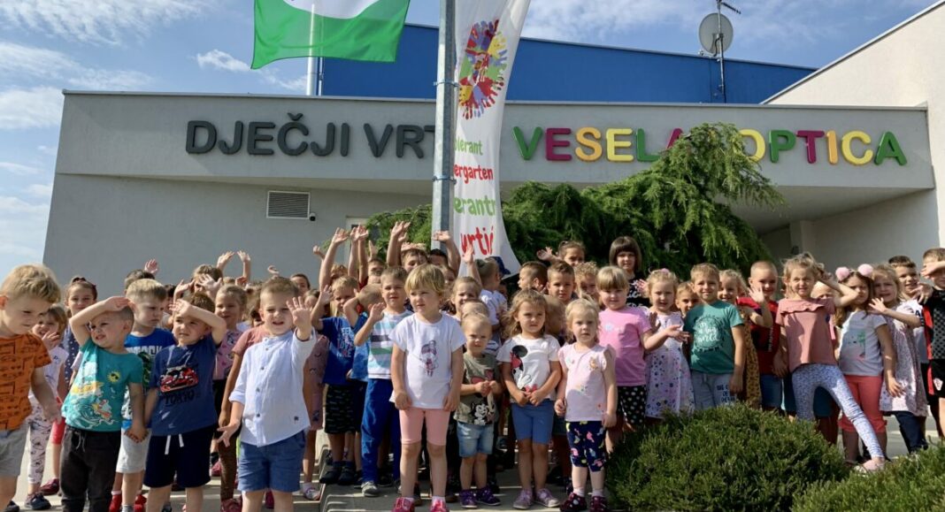 U Dječjem vrtiću Vesela loptica zavijorila se zastava Eko-škole U Dječjem vrtiću Vesela loptica zavijorila se zastava Eko-škole