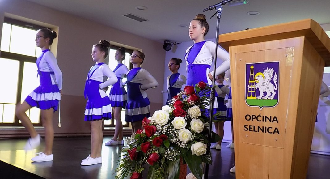 Selničke mažoretkinje pozivaju djecu i mladež da im se pridruže Selničke mažoretkinje pozivaju djecu i mladež da im se pridruže