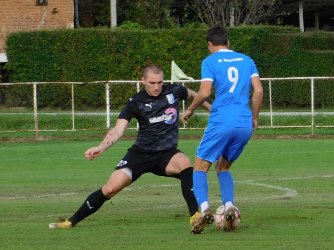 Novčane kazne radi baklji, pljuvanja suca… Novčane kazne radi baklji, pljuvanja suca…