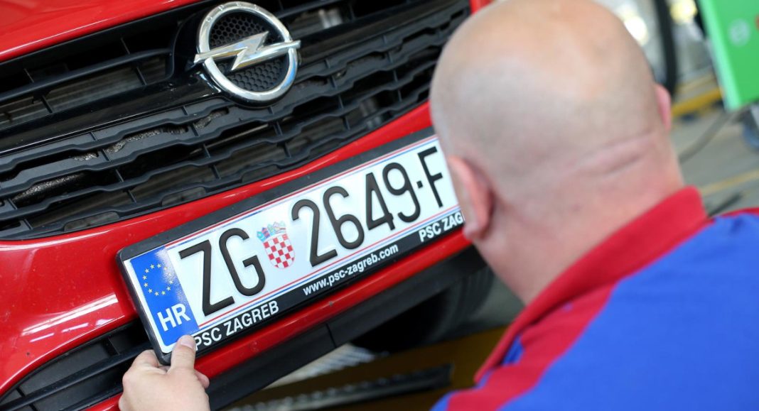 Želite registarske pločice po narudžbi? Evo koliko ćete to platiti Želite registarske pločice po narudžbi? Evo koliko ćete to platiti
