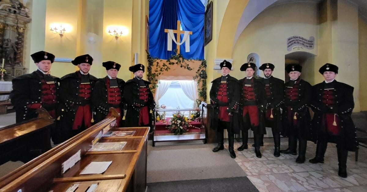 Zrinska garda već petnaest godina na Veliku subotu neumorno čuva Isusov grob Zrinska garda već petnaest godina na Veliku subotu neumorno čuva Isusov grob