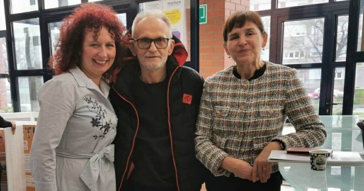 <strong>Kako je nakon 20 godina divno sresti svoju omiljenu najprofesoricu</strong> <strong>Kako je nakon 20 godina divno sresti svoju omiljenu najprofesoricu</strong>