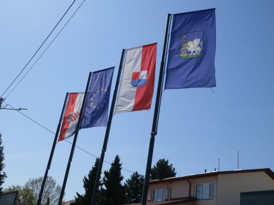 Umjetnička keramika, rekreativna šetnja i sarkastičan humor Umjetnička keramika, rekreativna šetnja i sarkastičan humor